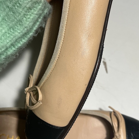 CHANEL Women's Tan and Black Loafers - Picture 12 of 12